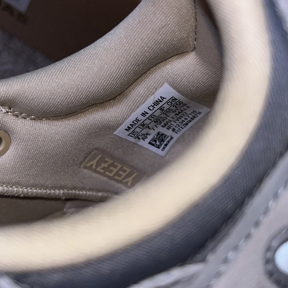 Yeezy 700 Magnet - Picture 6 of 6